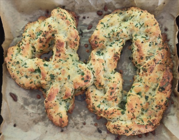 Knoblauchbrot in Form einer 40